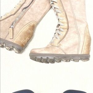 Women's Sorel wedge leather boot gently used size 7.5